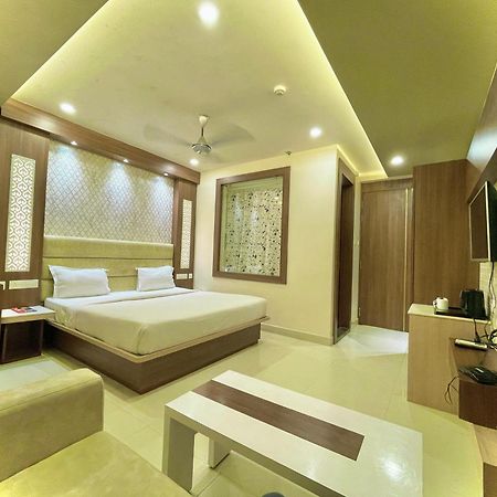 Hotel Kuber Palace ! Puri Near-Sea-Beach-And-Temple Fully-Air-Conditioned-Hotel With-Lift-And-Parking-Facility Eksteriør bilde