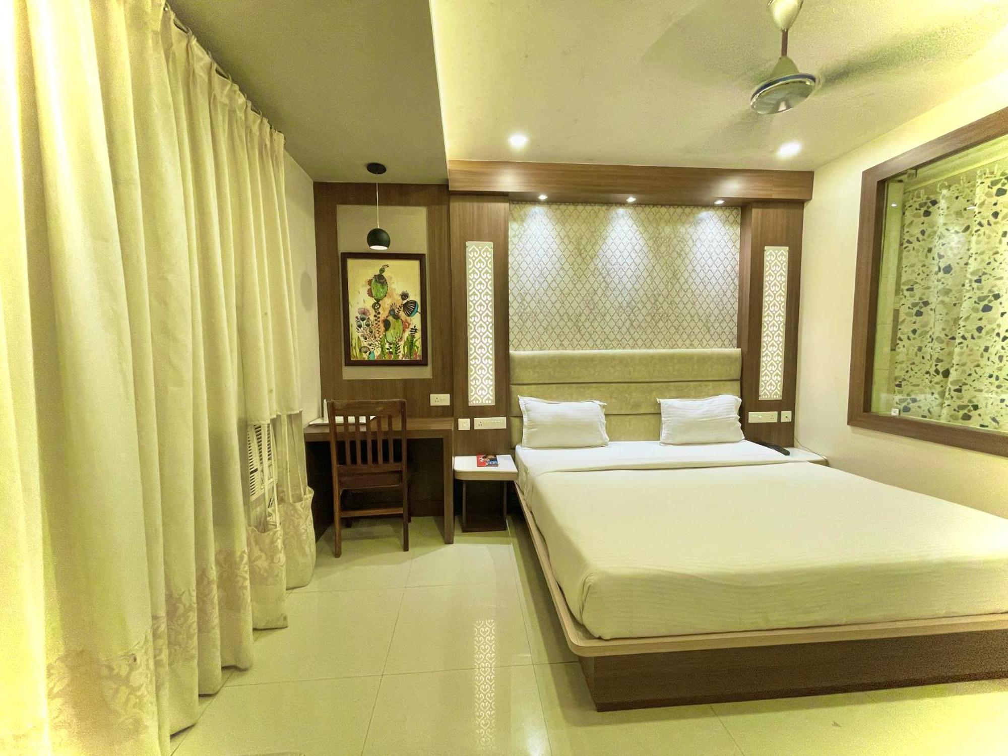 Hotel Kuber Palace ! Puri Near-Sea-Beach-And-Temple Fully-Air-Conditioned-Hotel With-Lift-And-Parking-Facility Eksteriør bilde