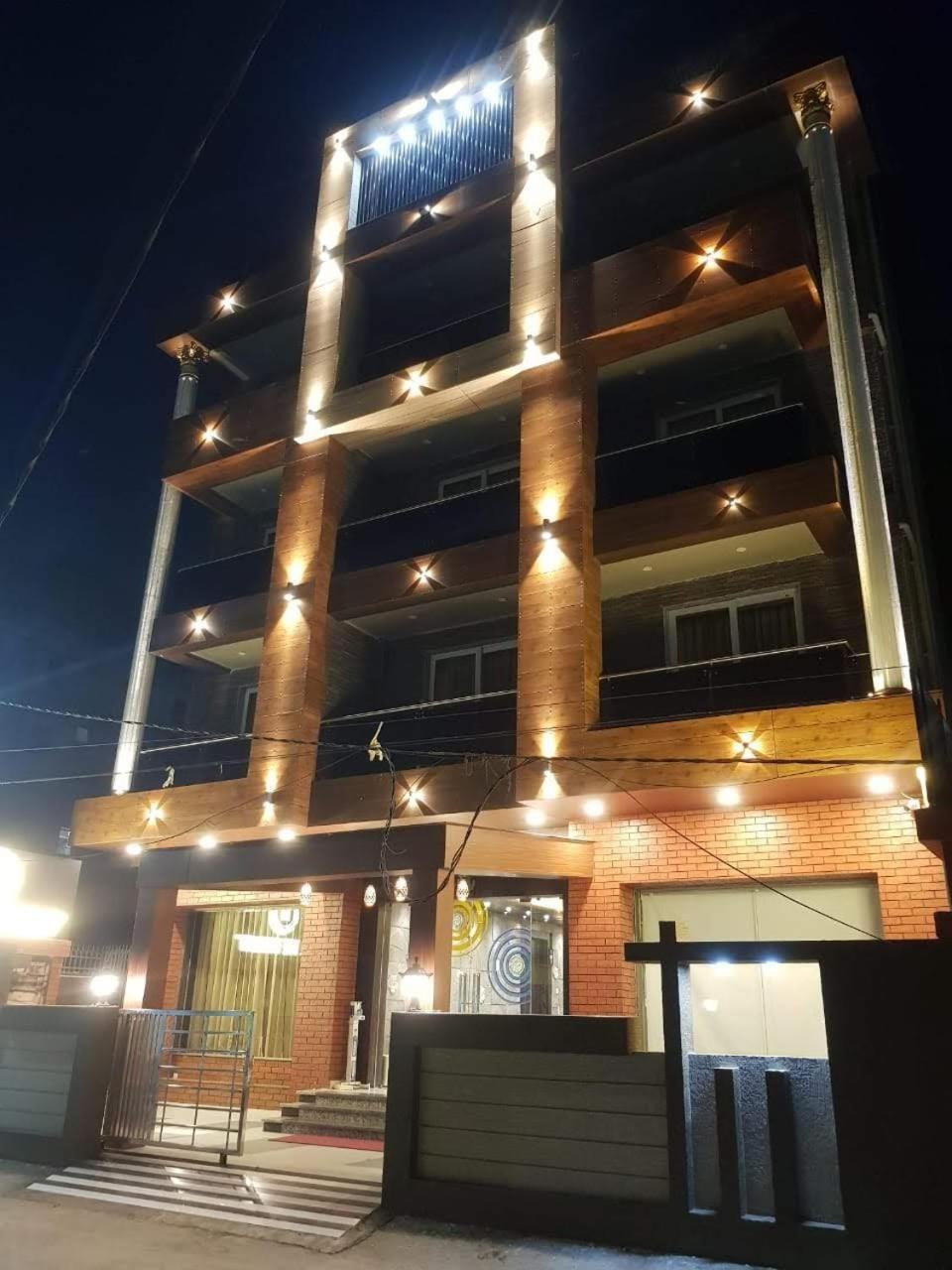 Hotel Kuber Palace ! Puri Near-Sea-Beach-And-Temple Fully-Air-Conditioned-Hotel With-Lift-And-Parking-Facility Eksteriør bilde