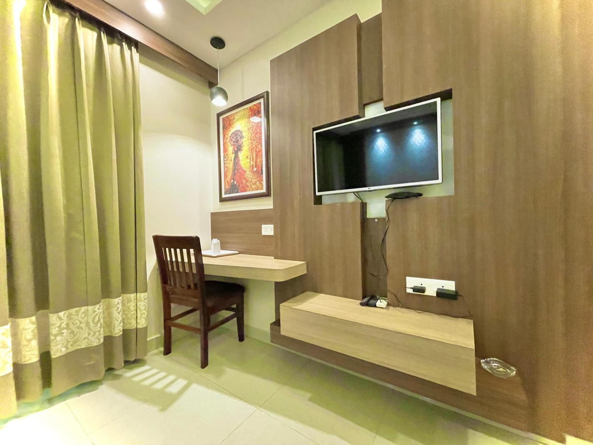 Hotel Kuber Palace ! Puri Near-Sea-Beach-And-Temple Fully-Air-Conditioned-Hotel With-Lift-And-Parking-Facility Eksteriør bilde