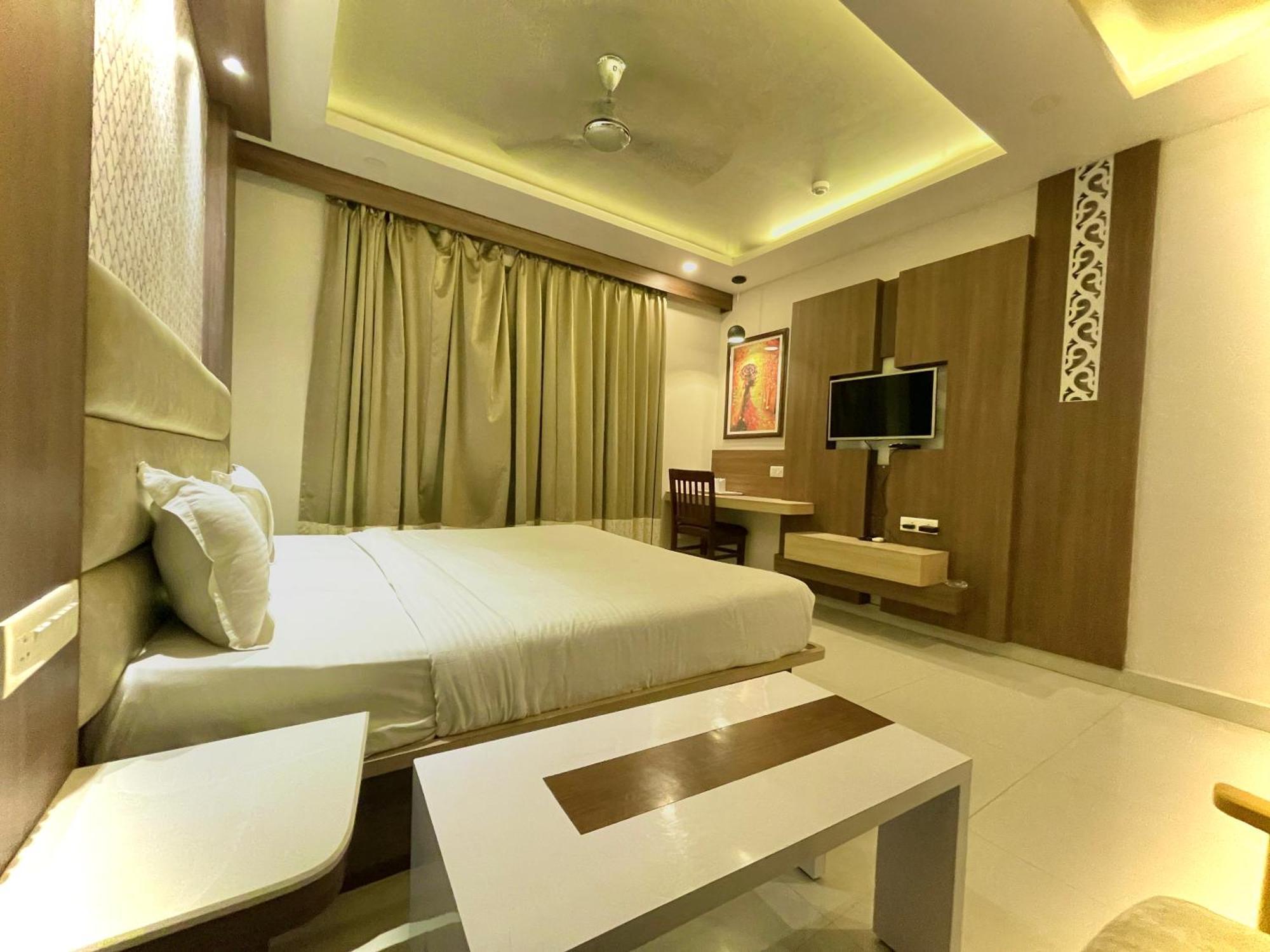Hotel Kuber Palace ! Puri Near-Sea-Beach-And-Temple Fully-Air-Conditioned-Hotel With-Lift-And-Parking-Facility Eksteriør bilde