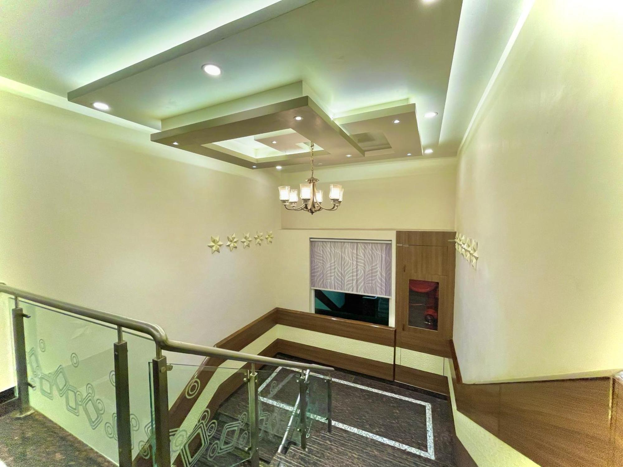 Hotel Kuber Palace ! Puri Near-Sea-Beach-And-Temple Fully-Air-Conditioned-Hotel With-Lift-And-Parking-Facility Eksteriør bilde