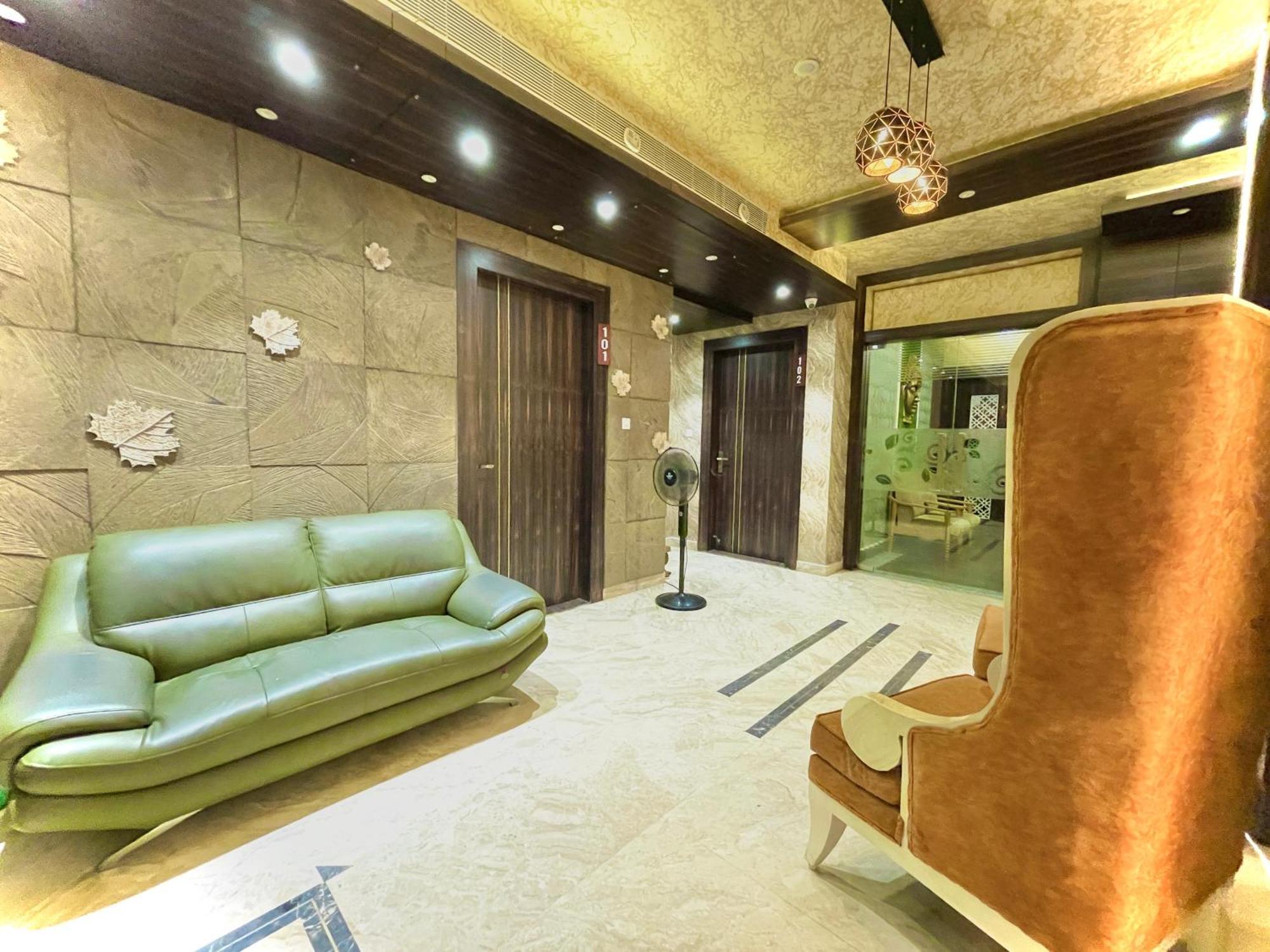 Hotel Kuber Palace ! Puri Near-Sea-Beach-And-Temple Fully-Air-Conditioned-Hotel With-Lift-And-Parking-Facility Eksteriør bilde